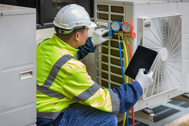 Professional Hvac technician working in Selma, TX